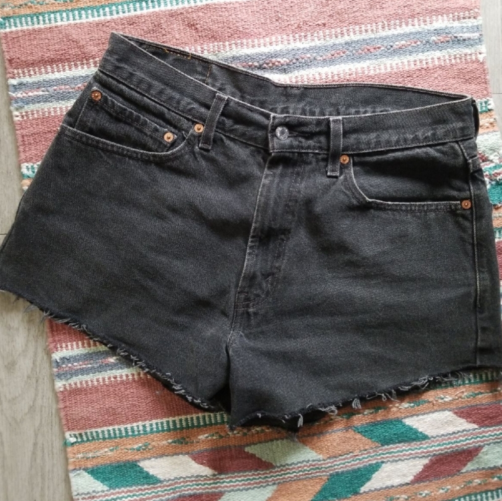 Black Levi's 550 Shorts
